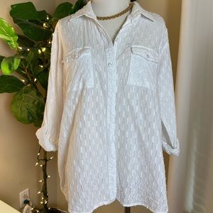 100% Cotton Passport White Button-down shirt. Size L. Made in India.